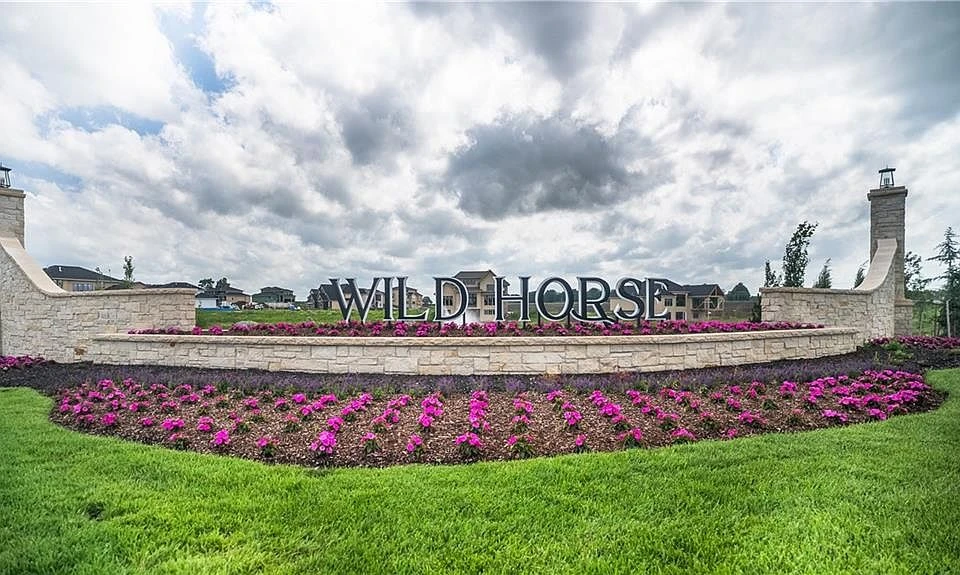 Wild Horse entrance sign, Overland Park, KS